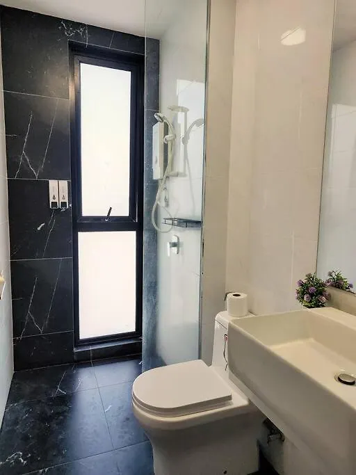 Skypool 2Br 8Pax Premium Suites Beacon Georgetown Penang Apartment