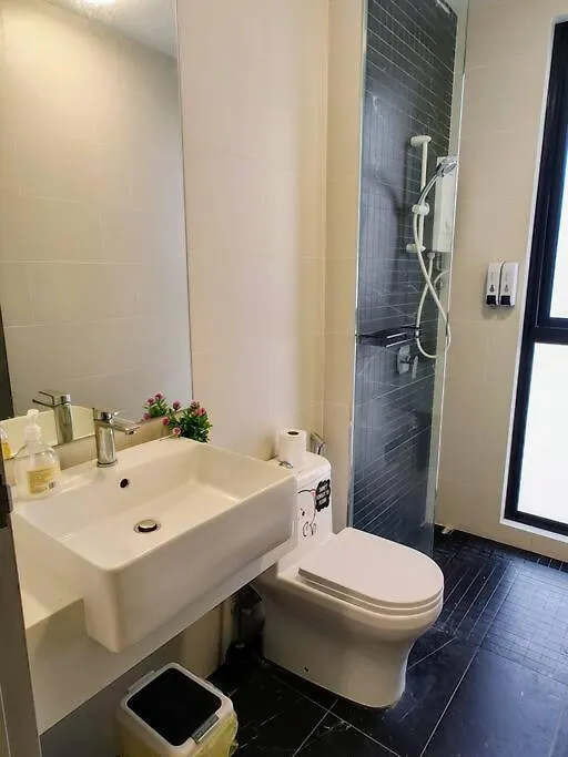 Skypool 2Br 8Pax Premium Suites Beacon Georgetown Penang